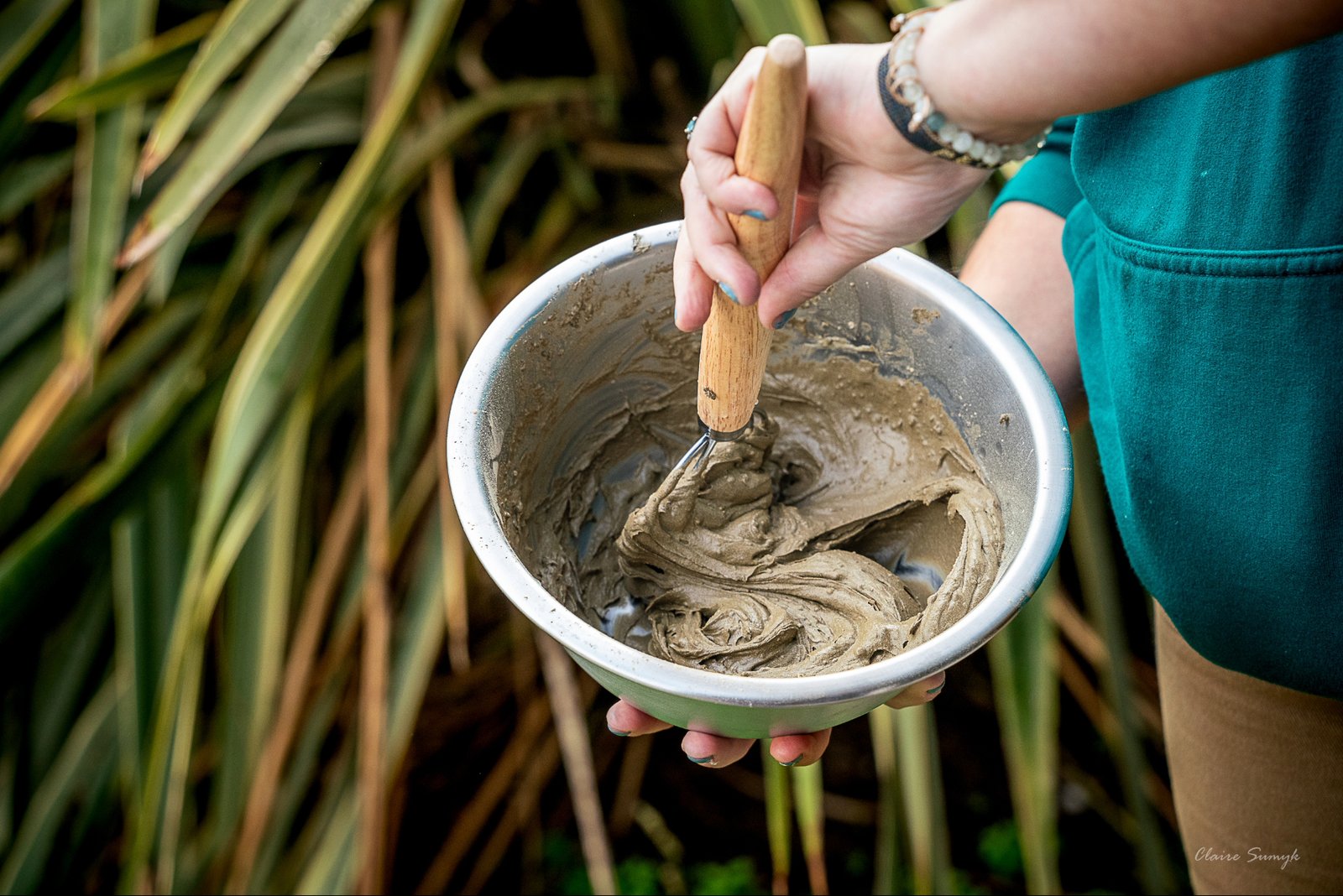 Préparation d'argile drainante en poudre KELPY pour drainer les tissus de votre cheval